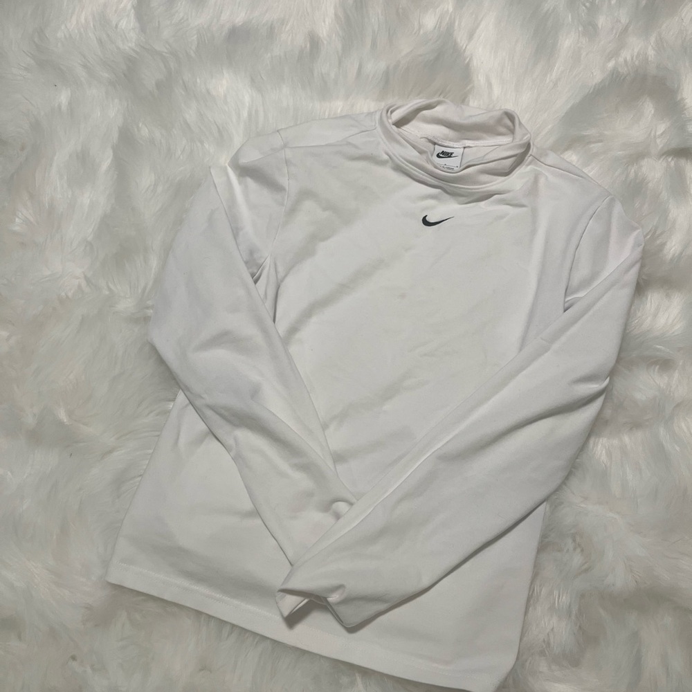 Nike white long sleeve turtle neck top 🫶